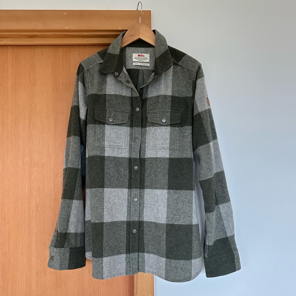 Fjallraven Canada shirt - green flannel - W’s sz Med